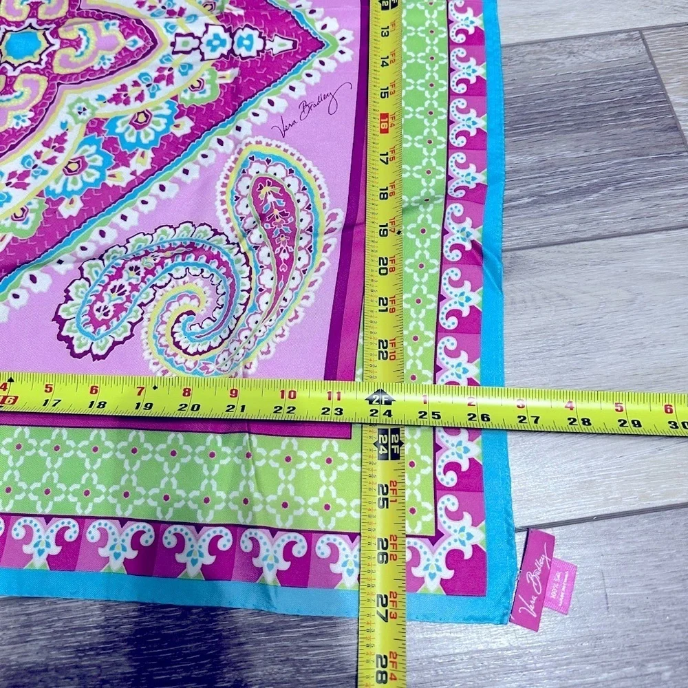 🛍️ Vera Breadley100% Silk Scarf   Measure 27X26  super cute color
